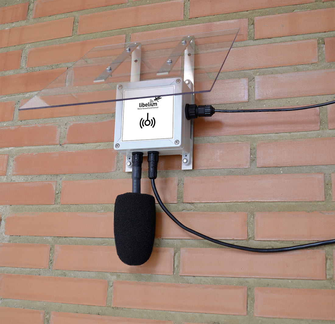 Noise level sensor probe installed