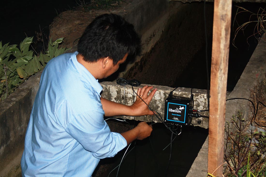 Libelium sensors being installed at the Vietnamese fish farm