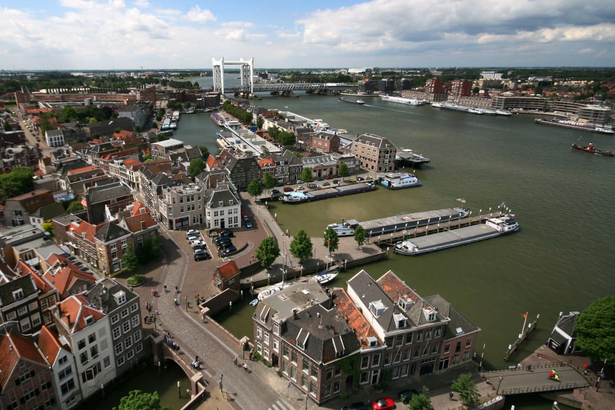 Detecting road modality and occupancy patterns to enhance urban planning in Dordrecht Smart City