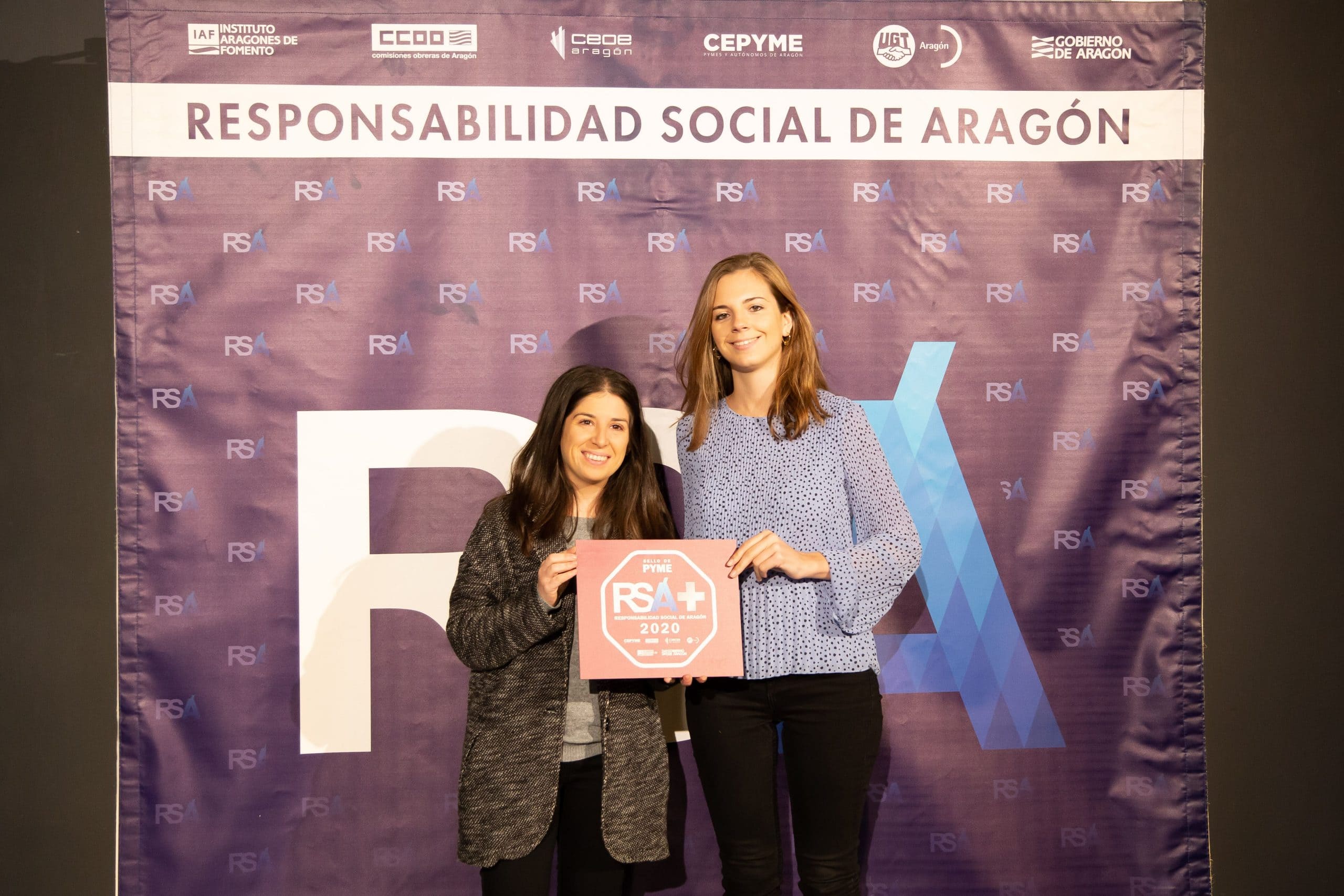 Noelia y María recogen el Sello RSA